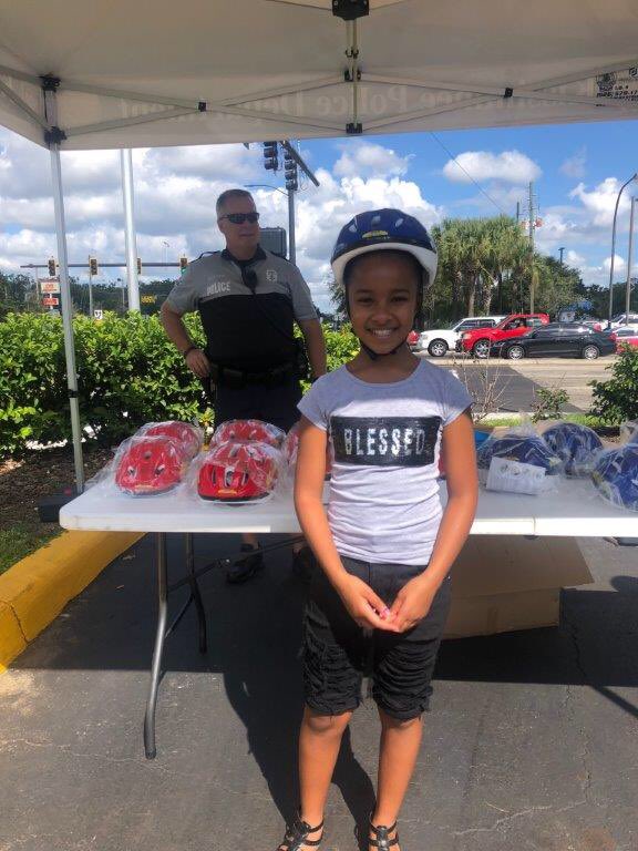 kissimmeepolice's tweet photo. Buckle up, even when your riding your bike! That’s the message we were able to send with the help of #Amscot during the bike helmet giveaway. By buckling those helmets, our hope is fewer people will be injured while cycling. https://t.co/BbKgjQx3dq