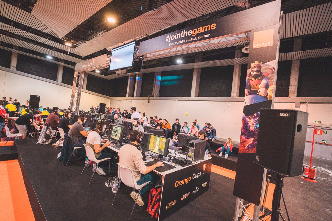 LVPesCSGO's tweet photo. Tenemos a #VamosAEco contra #LastTribe en la gran final de las #OrangeCupsMGW de CS:GO 🔥
Pásate por el escenario de @OrangeEsportsES y no te lo pierdas (Pabellón 14.1). https://t.co/PgTaztpRDX