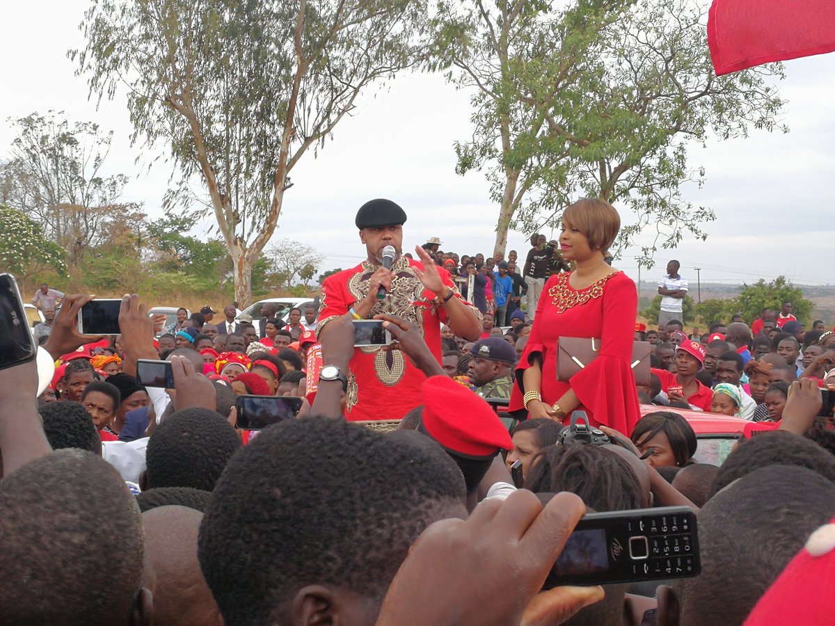 Vice President Saulos Chilima addressing  United Transformation Movement supporters who gathered at Binala, a place near a junction to Kamuzu International Airport @bnltimes <a href="/StephenDakalira/">Stephen Dakalira</a>