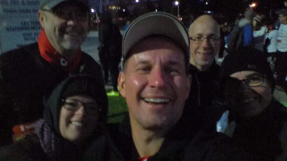 Chrisrbeesley's tweet image. Getting ready to start Scotiabank run #STWM @CLOntario #reallycold !!