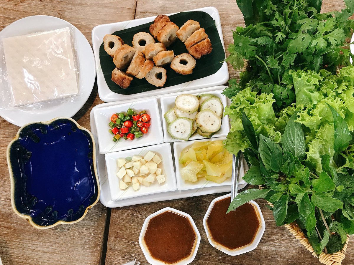 ferninsang's tweet photo. 📍 ร้านกาแฟปางร่ม
ทางไปแม่กำปอง
แถวนี้ร้านแบบนี้ก็จะเยอะหน่อย
- แหนมเนือง 150.-
- คาปูชิโน่ 60.-
- ส้มตำ 80.-
ราคาก็จะประมาณนี้
.
.
#รีวิวเชียงใหม่ #wongnai
#แม่กำปอง #chiangmai https://t.co/AdFyT4TrHE