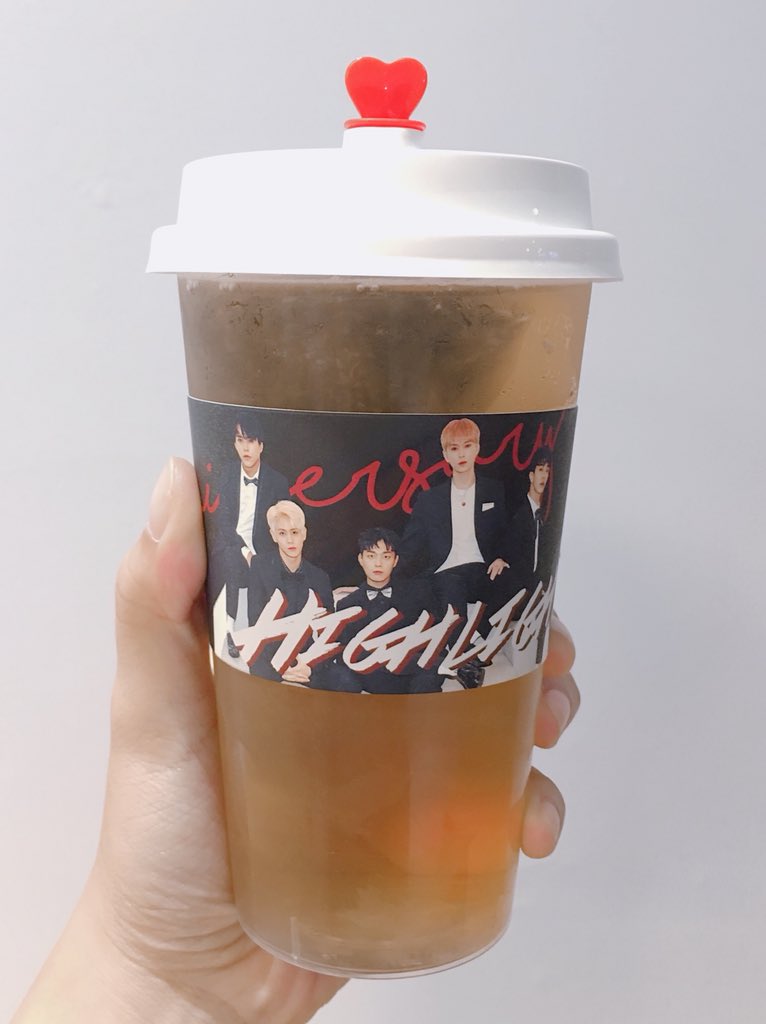 junxuann's tweet photo. got my highlight’s 9th anniversary cup sleeves by @MYHiLight at the heetea store in johor. love them so much, they are so pretty. thank you for doing it here too :”D❤️
#MYHiLI9HT
#ThePastInThePresent https://t.co/AisBW2vYKR