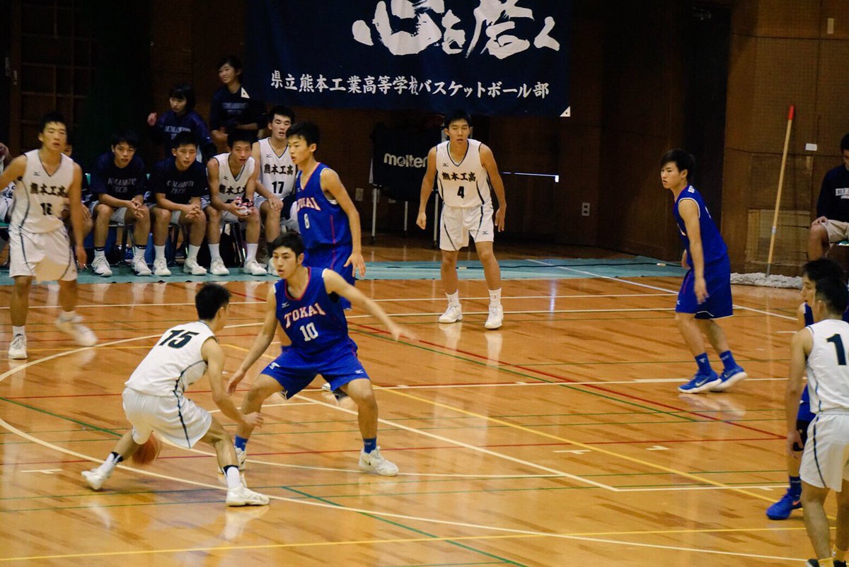 11年間のバスケ人生が終わりました。総体前に怪我して悔しかったけど、その分みんなが頑張ってくれました。
こんな頼りないキャプテンについきてくれたチームメイトありがとう。
バスケを通して色んな人と出会えたり、学ぶことができました。
今まで応援してくださった方々、ありがとうございました。