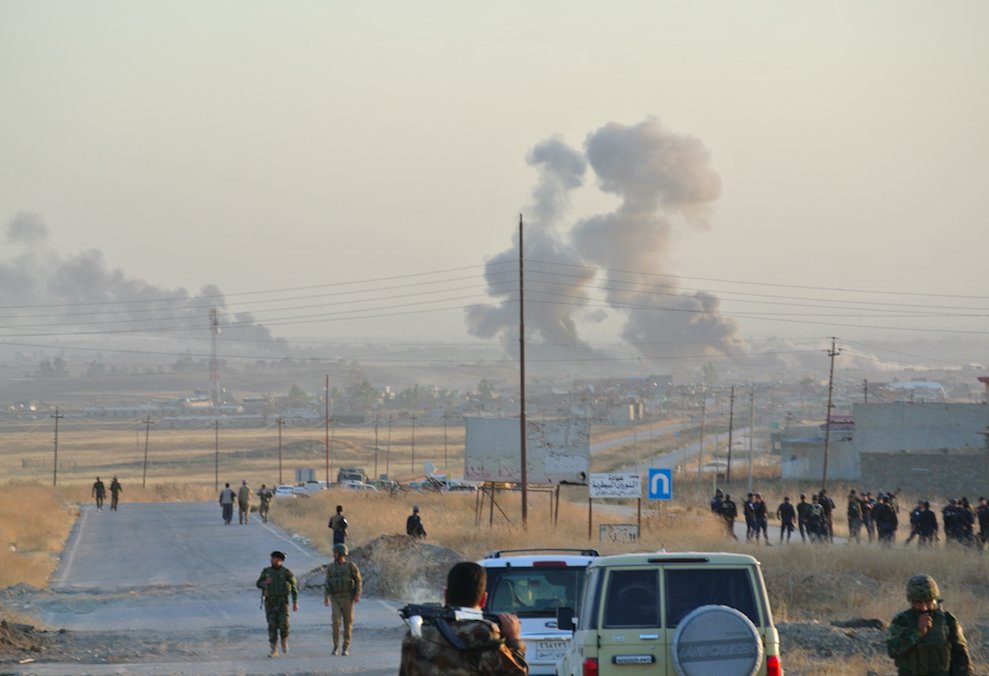sfrantzman's tweet photo. As night fell during those early days of the #MosulOffensive two years ago, the artillery continued to pound #ISIS positions near Nawaran, after days fighting, #Peshmerga men were nonchalant as the battle unfolded around them https://t.co/Dy6UZJwgAE