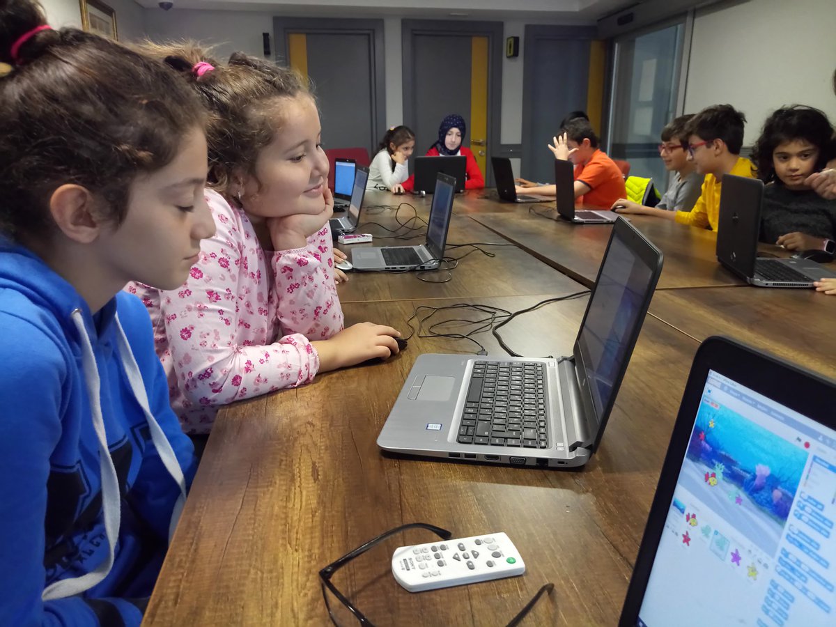 CodingIstanbul's tweet photo. Biz bu hafta yine çok eğlendik 🤗☺️
#Codingİstanbul
#Gelecegikodluyorum
#GelecekParmaklariminUcunda https://t.co/kBveV2sojn