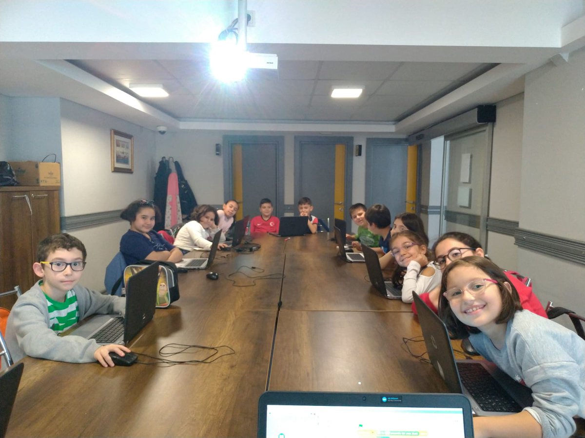 Biz bu hafta yine çok eğlendik 🤗☺️
#Codingİstanbul
#Gelecegikodluyorum
#GelecekParmaklariminUcunda