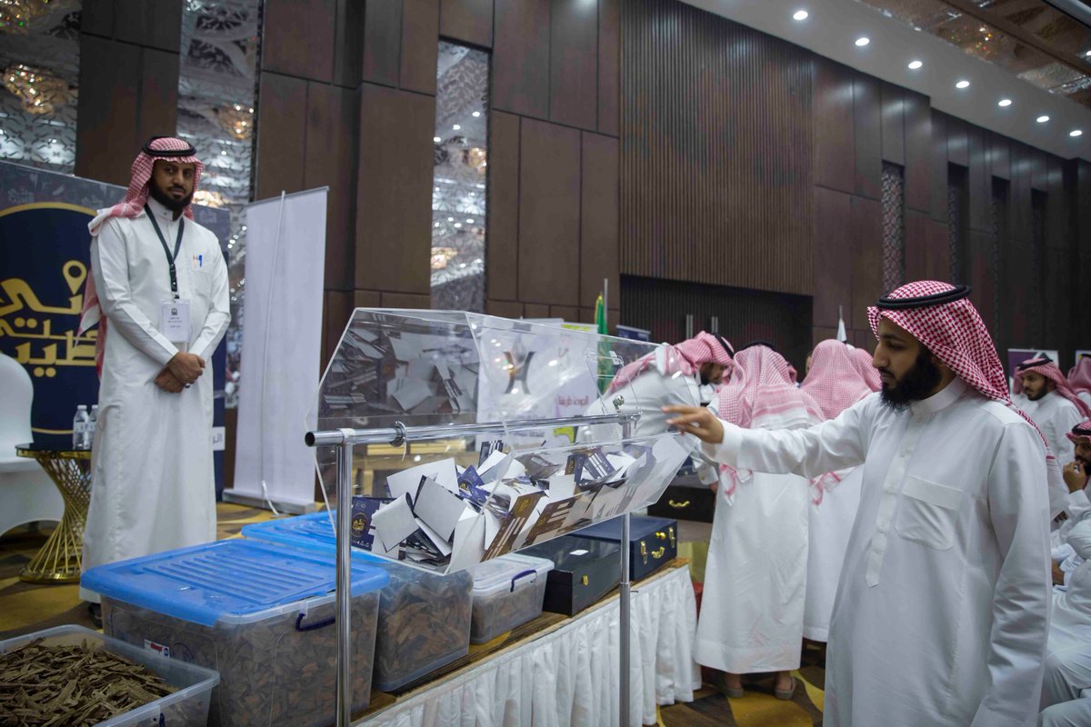 BasharEvents's tweet photo. السحوبات والقسائم الشرائية القيمة كانت من نصيب عدد كبير من الحضور لمعرض #دلني_على_الطيب .
- بعض الصور من عدسة الأصدقاء @iFawaz8 @ikhaled85 https://t.co/kMsWH2fIXG
