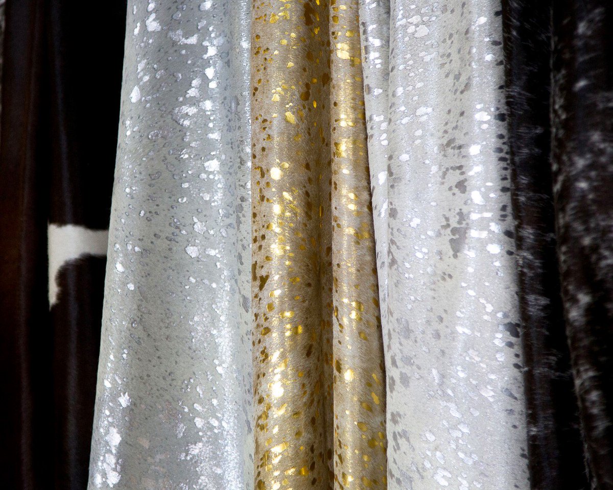 LondonCows's tweet image. Add a bit of sparkle to your home with our fabulous metallic cowhides... #silvercowhide #cowhiderug #metallic #glam #cowhiderug #haironhide #silvercowhiderug #londoninteriors