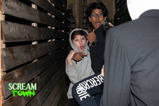 Beware of slenderman at Scream Town 

 Open tonight.  It’s going to be another beautiful evening! 

 zpr.io/6DF3H #Halloween #Hauntedhouse