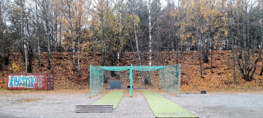 TampereCricket's tweet photo. Not exactly a sunny πSunday, but nevertheless great autumn π weather and a fantastic 3 hour #TreCC net session - mainly focussing on facing π spin bowling #Bola -style! Oh, what fun... when's the next one guys? π #Sorsapuisto https://t.co/JUPLeAJNWd