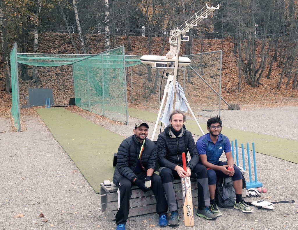 TampereCricket's tweet photo. Not exactly a sunny πSunday, but nevertheless great autumn π weather and a fantastic 3 hour #TreCC net session - mainly focussing on facing π spin bowling #Bola -style! Oh, what fun... when's the next one guys? π #Sorsapuisto https://t.co/JUPLeAJNWd