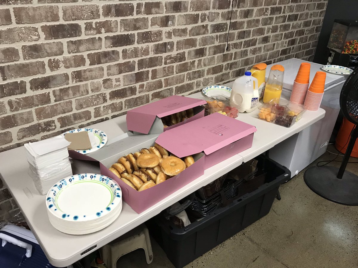 Zach6675's tweet photo. Morning treats for the front end. Thanks for all your hard work up there! @D172Crew @jefflawson9 @RyedaddyTHD https://t.co/7nV0tY8JuT