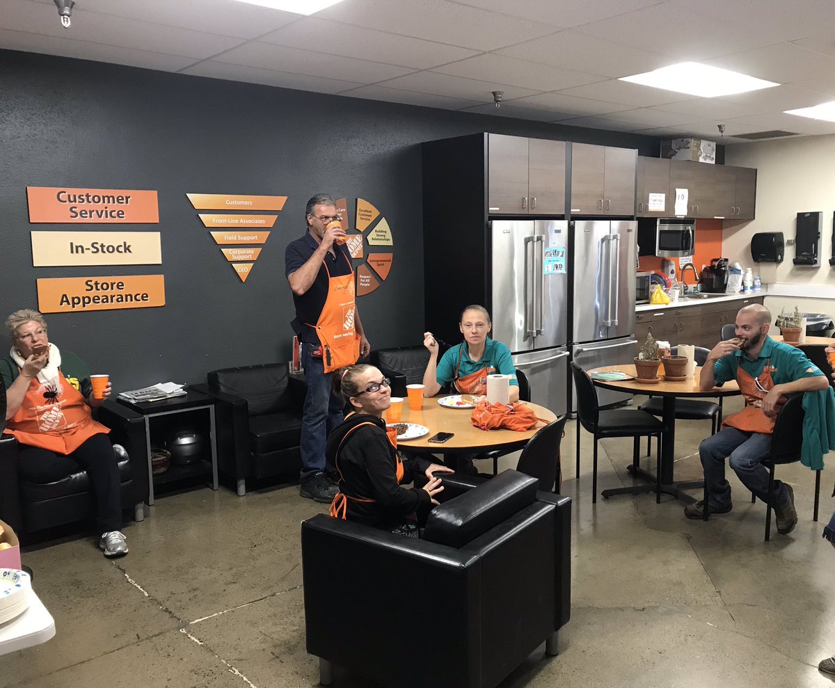 Zach6675's tweet photo. Morning treats for the front end. Thanks for all your hard work up there! @D172Crew @jefflawson9 @RyedaddyTHD https://t.co/7nV0tY8JuT