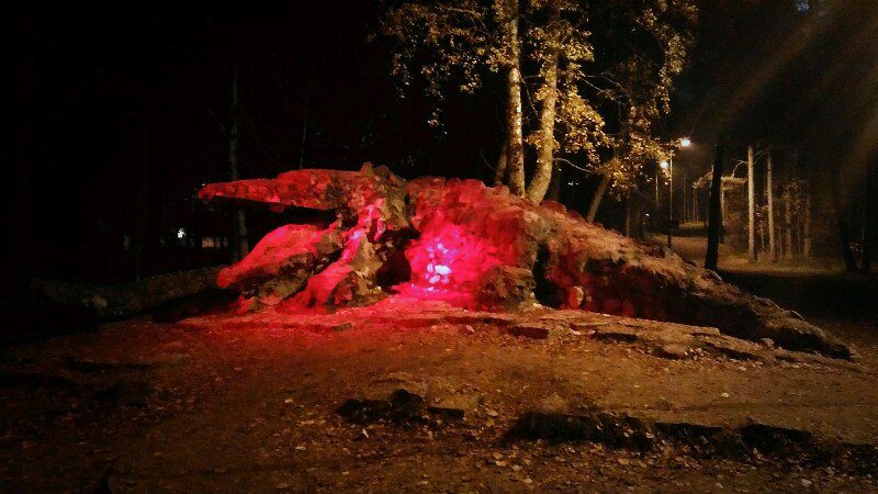 GuyInggris's tweet photo. 🔥 A several meter long tokee-dragon seen in late night forest. #tokee#tokay#dragon#fire https://t.co/6JmLK1M3ub