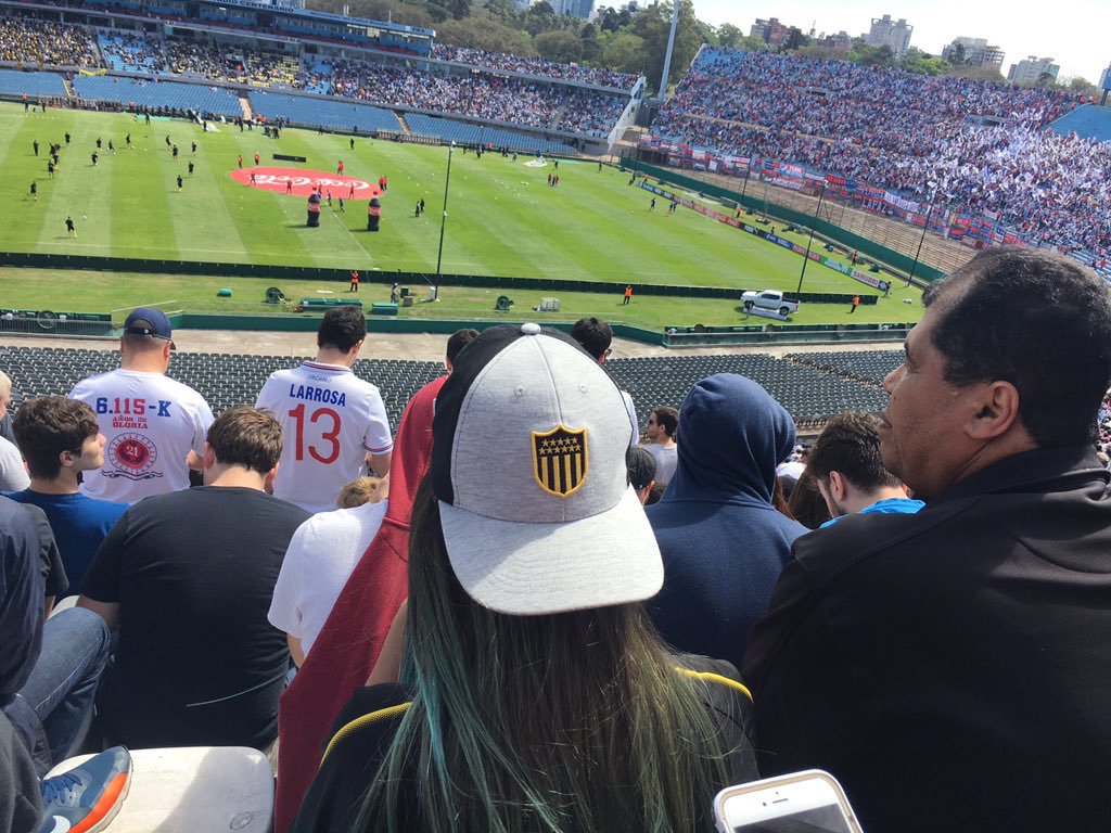 Este sábado, en las tribunas del Centenario, también pasaron cosas buenas. #ClasicoEnSport890 ⚽️