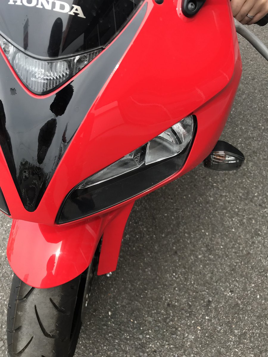 Gin 今年の7月にcbr1000rr Sc57 後期 逆車 納車しました してました 笑 初のツイートになるんですが これからバイク関連のツイートしてこうと思います 宜しくお願いします 早くたくさんツイートで埋め尽くしたい笑 Gin 今年の7月にcbr1000rr Sc57 後期 逆車 納車しました してました 笑 初のツイートになるんですが これからバイク関連のツイートしてこうと思います 宜しくお願いします 早くたくさんツイートで埋め尽くしたい笑