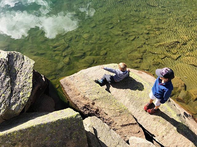 kindabreak's tweet image. Les vacances commencent bien dans les Pyrénées. Aujourd’hui c’était rando avec les kids au Lac de Pombie au pied du Pic du Midi d’Ossau. Bonnes vacances de la Toussaint à tous et à tout à l’heure pour la photo de la semaine ✌🏼
.
.
.
#pombie #lacdepombie … ift.tt/2CZ4Vxl