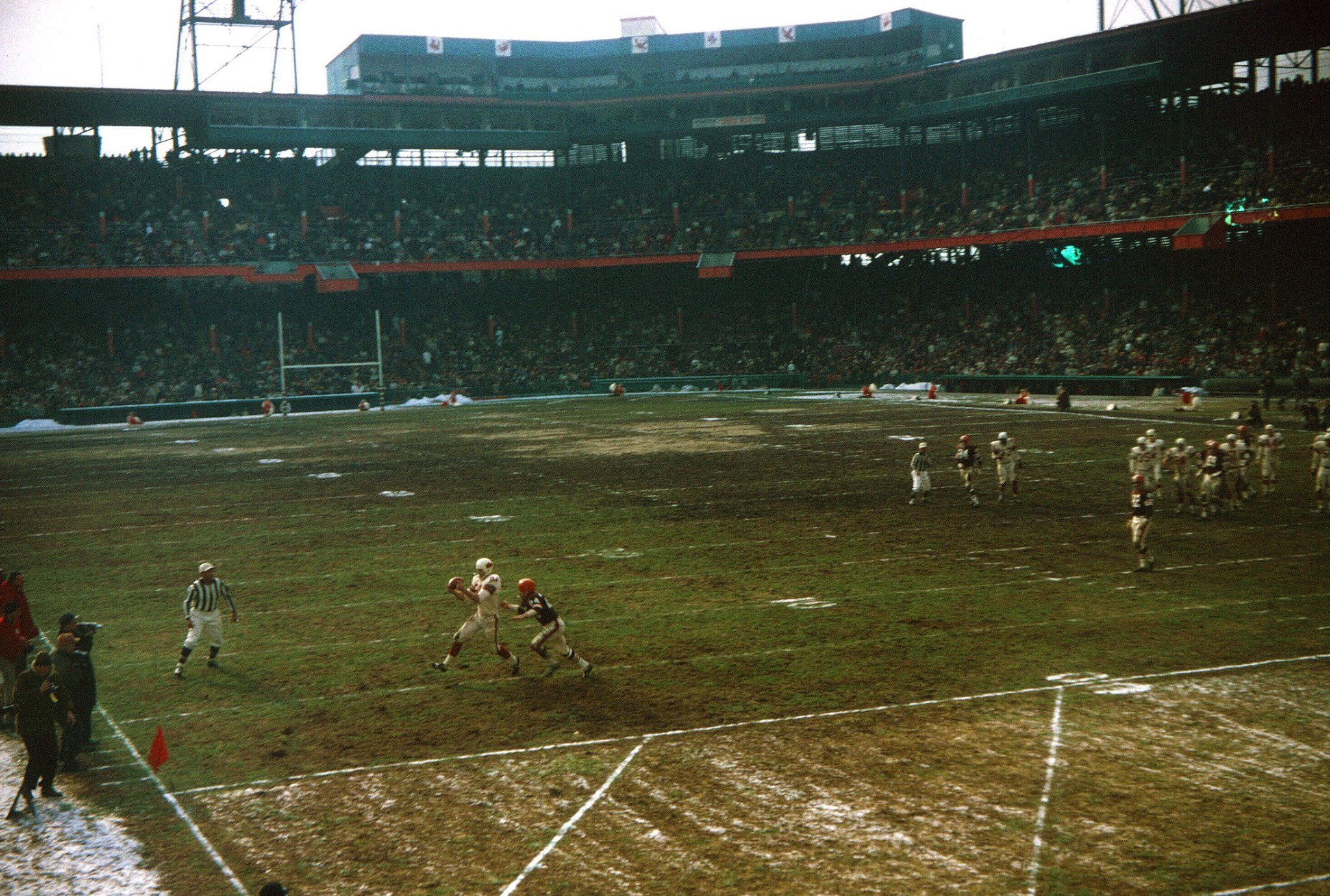 Old-Time Baseball Photos on X: NFL in Ballpark Series Busch Stadium, St  Louis Dec 6, 1964 - Wind chills are at 8 degrees as Cardinals beat the  Browns 28-19. NFL Cardinals played