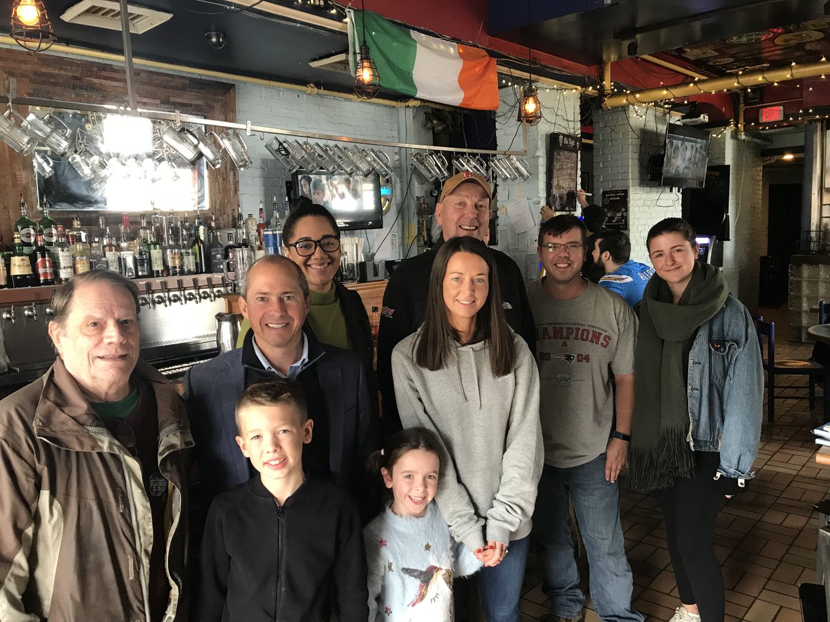 SaraMADems's tweet photo. Small Businesses for @jay4ma in Mission Hill this morning! Thanks to Penguin Pizza for hosting our next Governor, and some of our best canvassers this morning! #TeamWarrenknocks #Knocktober https://t.co/EPwXGHDT5V