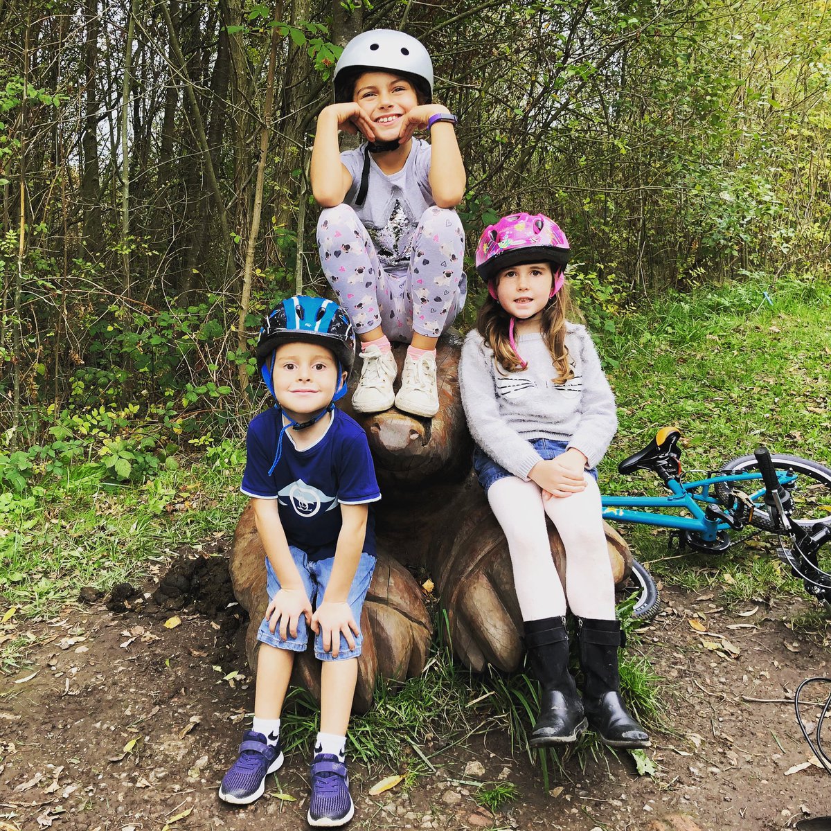 DCWinslow's tweet photo. 🚲 ride along the #nutbrooktrail to take in @dwtwoodside farm 🐮 and then on to @nutbrookcoffee ☕️😋 https://t.co/UBGNm4KQRe