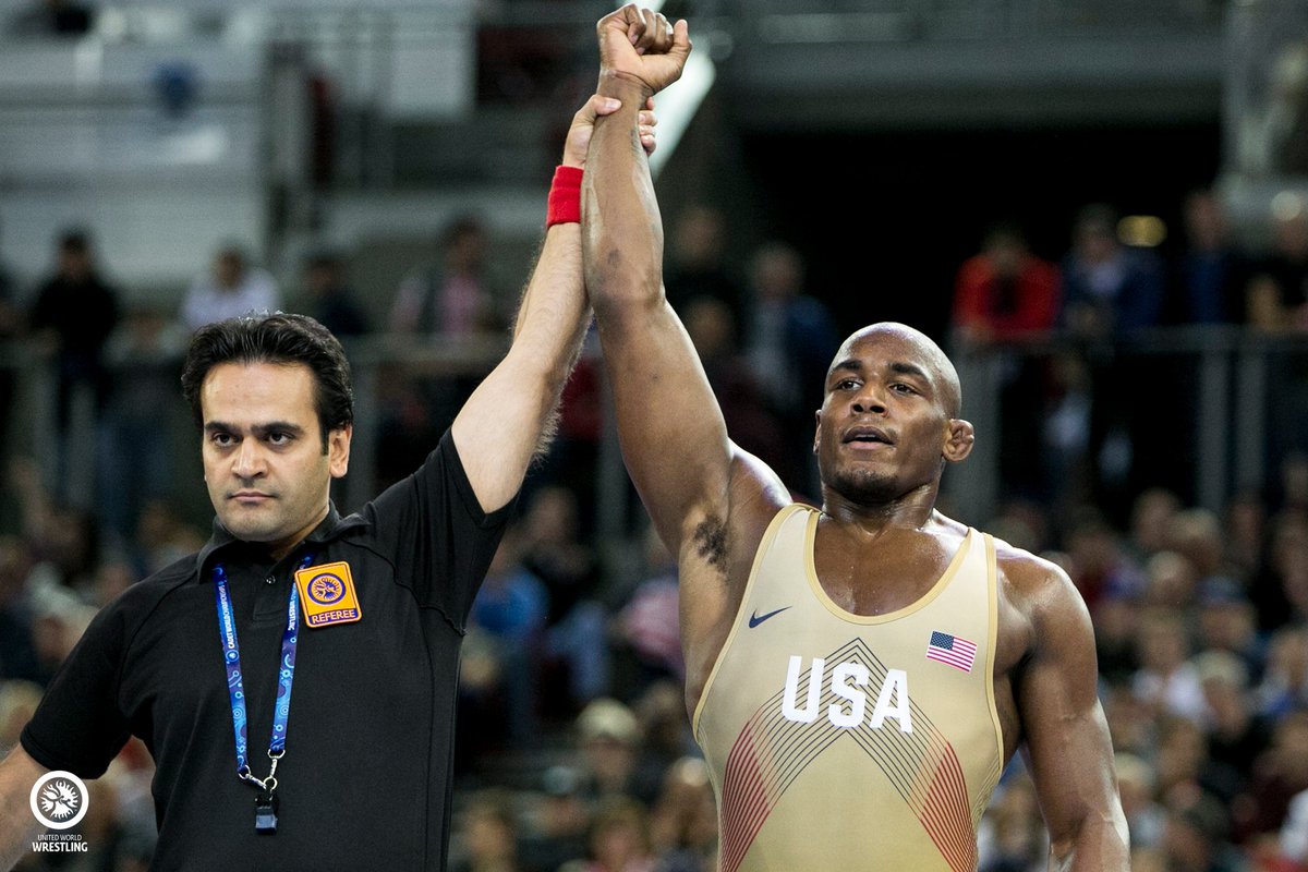 92KG: J'Den COX (USA) 🇺🇸 defeats Alireza KARIMIMACHIANI (IRI) 🇮🇷 5-2.

COX (USA) will wrestle YANKOUSKI (BLR) 🇧🇾 for GOLD tomorrow at 92KG!

Watch #BudaWrestle2018: uww.io/xMaQr