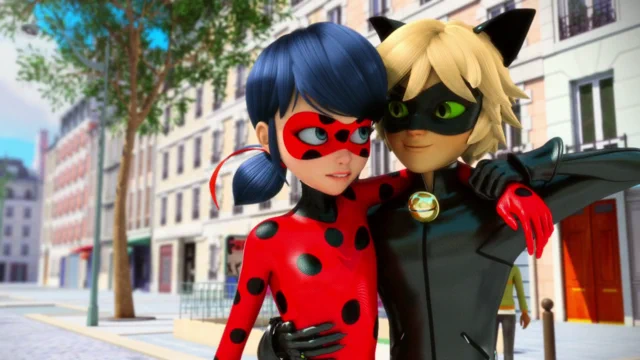 レディバグっていう色々と最高な
フランス製アニメの吹替版が
ディズニー・チャンネルで見れる事を広めたい
男女が主役のプリキュア的なアニメで
互いの元の姿を知らないまま片思いしてたり
男の子の衣装テーマが黒猫だったり
やっぱりどう考えても最高でしょ?
みんなも一度見てくれマジでハマるから 
