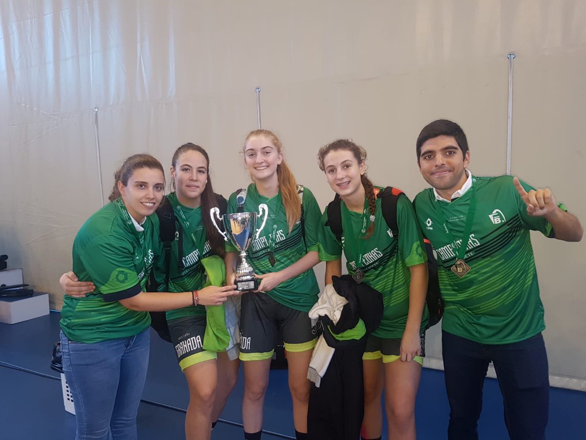GMASB_'s tweet photo. Enhorabuena a la Sel @FABGranada Cadete femenina, campeonas de Andalucia en el #CADEBACF2018 y en especial a nuestras jugadoras Carmen, Celia y Marta y @ManuPunzan @carmenservi del cuerpo técnico https://t.co/AgGJ8YbBCm