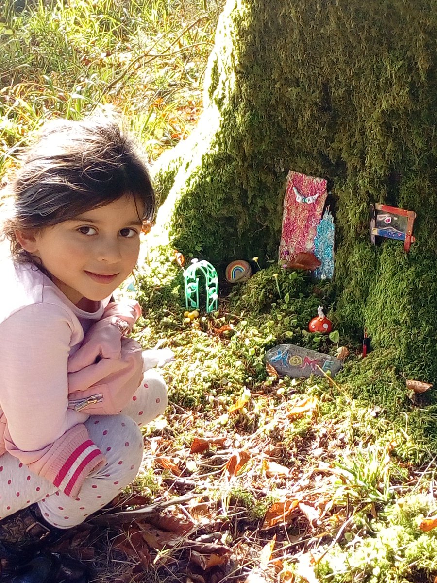 AndreaKelly101's tweet photo. Sure what else would you be doing on Sunday except building fairy houses in the woods ✨#Roddenaghwoods #fairies #magic #happyfiveyearold https://t.co/vkk1MLFrRb