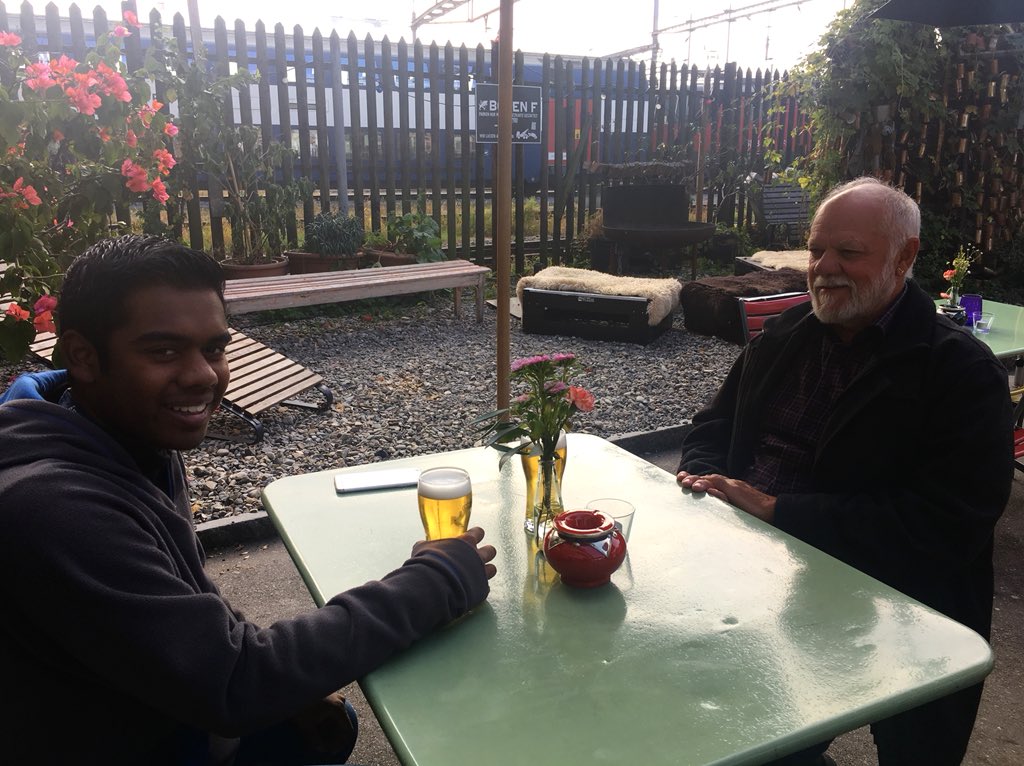 serpentillon's tweet image. Darshan Rubischung (19) und Peter Schneider (66) legen gleich los mit ihrem Gespräch im Bogen F in Zürich. #schweizspricht