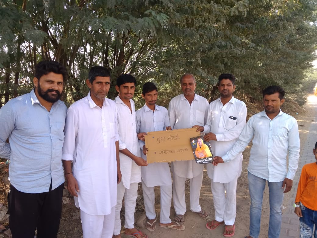 ShabnamGodara's tweet photo. @INCRajasthan के निर्देश पर आज #संगरिया विधानसभा क्षेत्र के विभिन्न बूथों पर कांग्रेसजन ने 'बूथ जिताओ- भ्रष्टाचार मिटाओ'  कार्यक्रम आयोजित कर आमजन को भाजपा सरकार  की जन विरोधी नीतियों से अवगत करवाया। @SachinPilot @ashokgehlot51 @avinashpandeinc @RameshwarDudi 
@qazinizamuddin https://t.co/jHZnXbF3rO