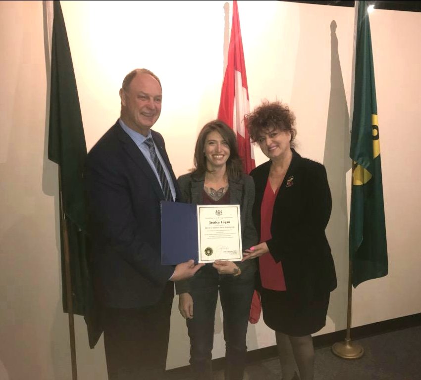 WillisCollege's tweet photo. A “#SoldiersHero” #MilitarySpouseScholarship winner for 2018 is #JessicaLogan. Congratulations Jessica. A special thank you to Hon. @JYakabuskiMPP Minister of Transportation for presenting a congratulatory certificate. @WillisCollege @CMFMag @RimaAristocrat @VFTP_ca https://t.co/HRW3k0BQkl