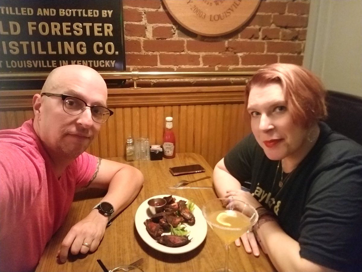 skrogh73's tweet photo. good eats and drinks during our last trip to Louisville before holiday wackiness begins https://t.co/nKXZnD46eV