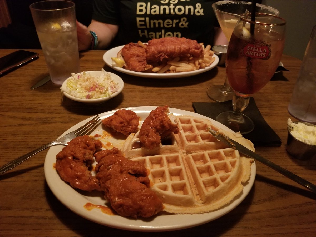 skrogh73's tweet photo. good eats and drinks during our last trip to Louisville before holiday wackiness begins https://t.co/nKXZnD46eV