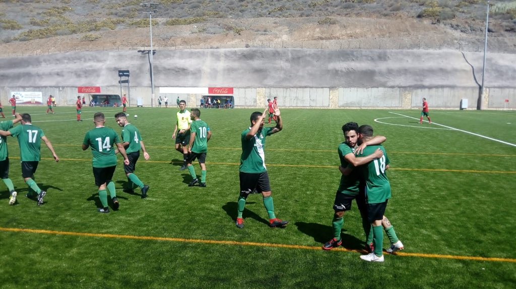 CdSantosReyes's tweet photo. JORNADA 5 | FINAL 

Conseguimos 3 puntos importantísimos en ésta complicada visita a Fañabé. Seguimos creciendo con humildad y trabajo

@faabecf 0-2 @CdSantosReyes (Goles: @YerayChavez y @chinea_aaron)

#FañabeCDSR
#PrimeraInterinsularG2
#JuntosSomosMásFuertes
#ParroquiaSiSiSi https://t.co/5UjIblD8p5