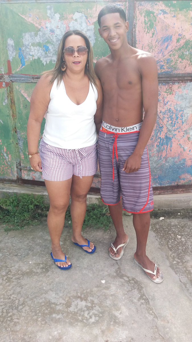 Parrudinho7's tweet photo. Amor da minha vida e vc mãe ti amo coroa 😍😘👫❤❤ https://t.co/t2cYz8QIPX