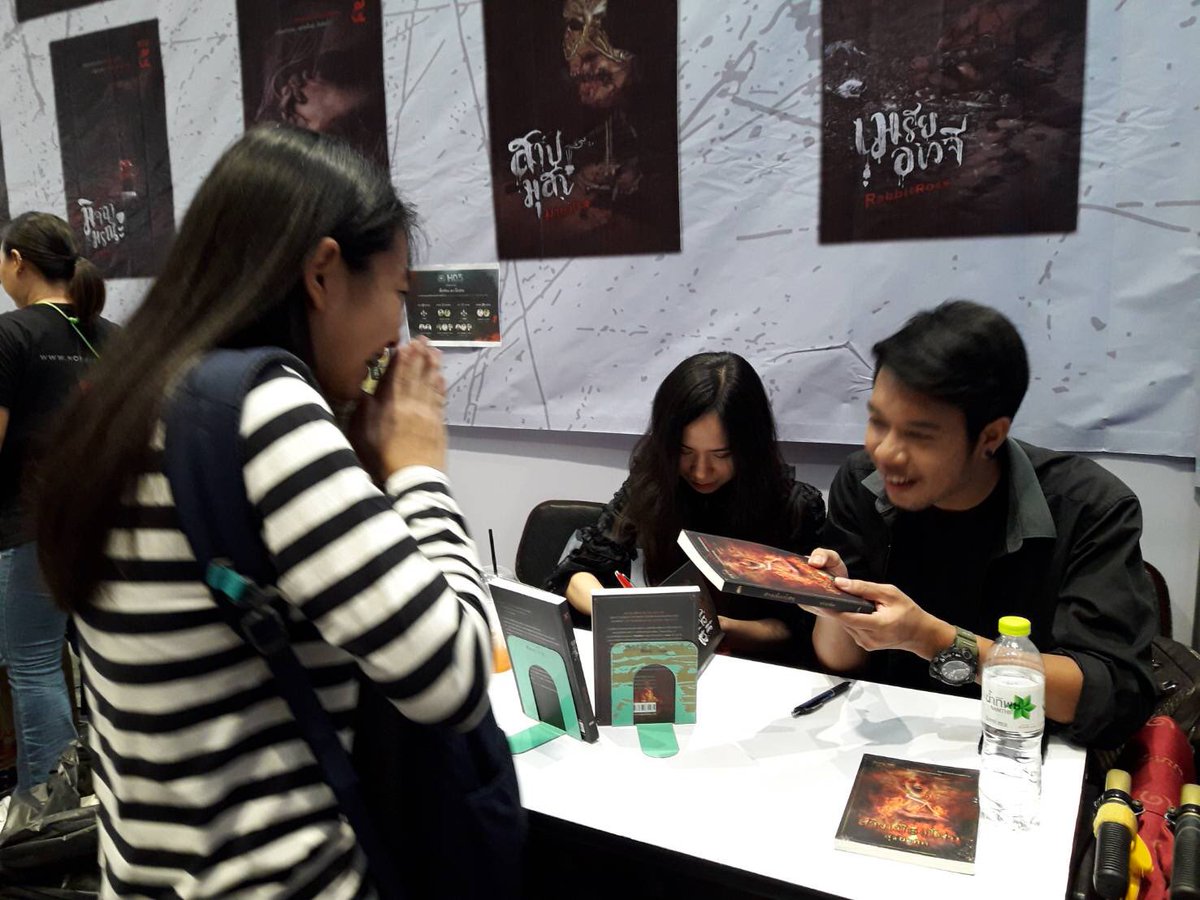 sofapublishing's tweet photo. ขอขอบคุณเพื่อน ๆ นักอ่านที่แวะมาอุดหนุนและพบปะพูดคุย��ับ #��ายาโรส #สุริยาทิศ #RabbitRose #ทวิวัฒน์ #RabbitRose ที่บูธ Sofa publishing H05 ยังเหลือเวลาแวะมาช็อปหนังสือน่าอ่านในโปรโมชันโดนใจใน #งานหนังสือ ได้ถึงวันที่ 28 ต.ค.
ห้ามพลาดนะคะ 👻 https://t.co/9f3Uoh6p1D