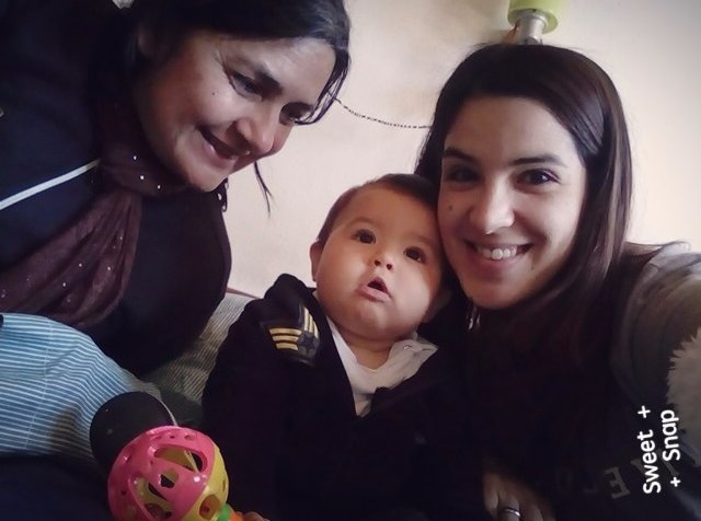 YohaaCarp's tweet photo. Lo mejor de tenerte como madre es que mibhijo te tenga como abuela, te amo ma, feliz día 💓 y te ama tu nieto roman❤ @todonoticias #EsteFinde https://t.co/XWJgB2cIk3
