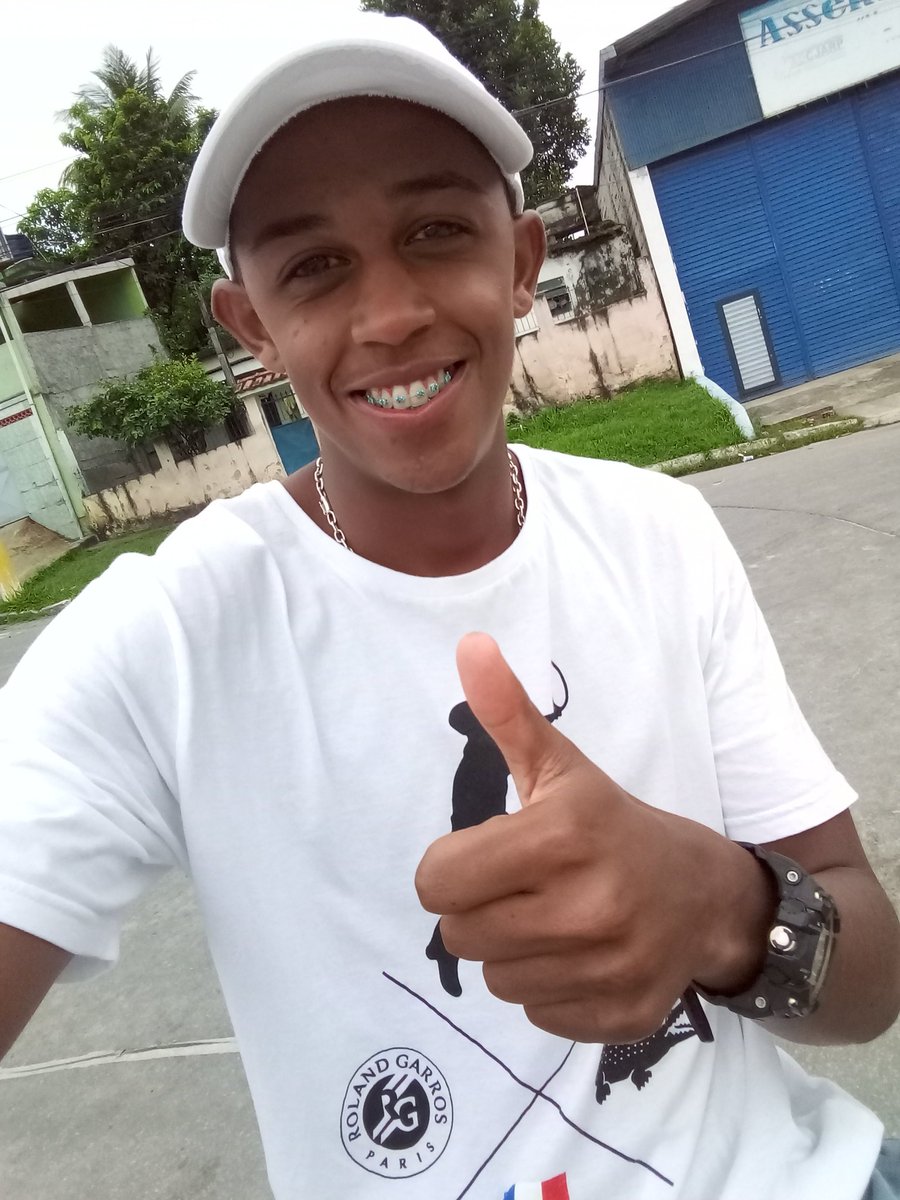 LucasCastro155's tweet photo. +2 Depois do Baile  .😆🍬😎 https://t.co/MR0feko3Kd