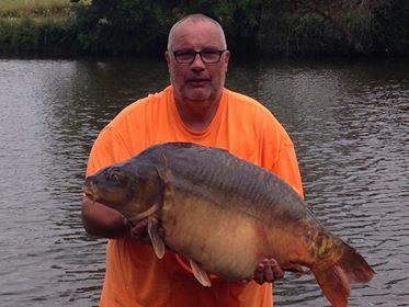 AlderNotaire's tweet photo. Karl with his new PB of 48lb 11oz out of Notaire's Lake. 
#france #carp https://t.co/RuAQv3E4ic