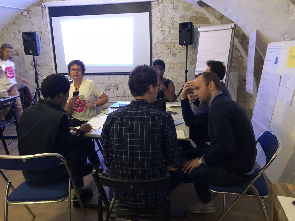 PinkInnov's tweet photo. #beSafechallenge dernière ligne droite avec la préparation au #pitch des projets #securitedesfemmes @nodatweet @LaPaillasse https://t.co/U7TUgfvLrp