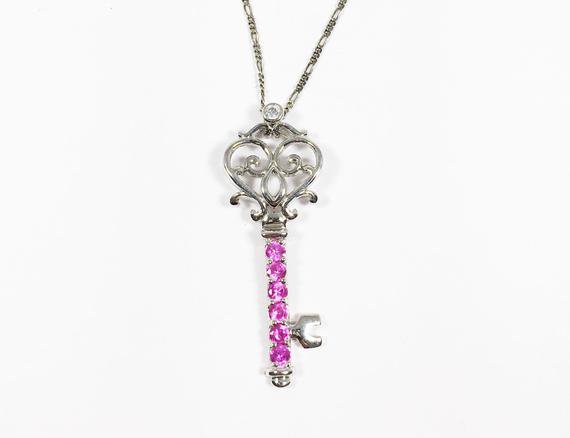 MimisJewlryBTQ's tweet photo. Ruby Pendant Necklace Sterling Silver Ruby &amp; CZ Key July Birthstone Gift for Her Filigree Charm Signed FNA 925 ITALY #SterlingSilverRuby #FiligreeCharm #PendantNecklace #GiftForHer #RubyPendant #SignedFna925 #925Italy #NecklaceSterling
➤ https://t.co/XGQtoc58r0
via @outfy https://t.co/ZlJEKYS1EB