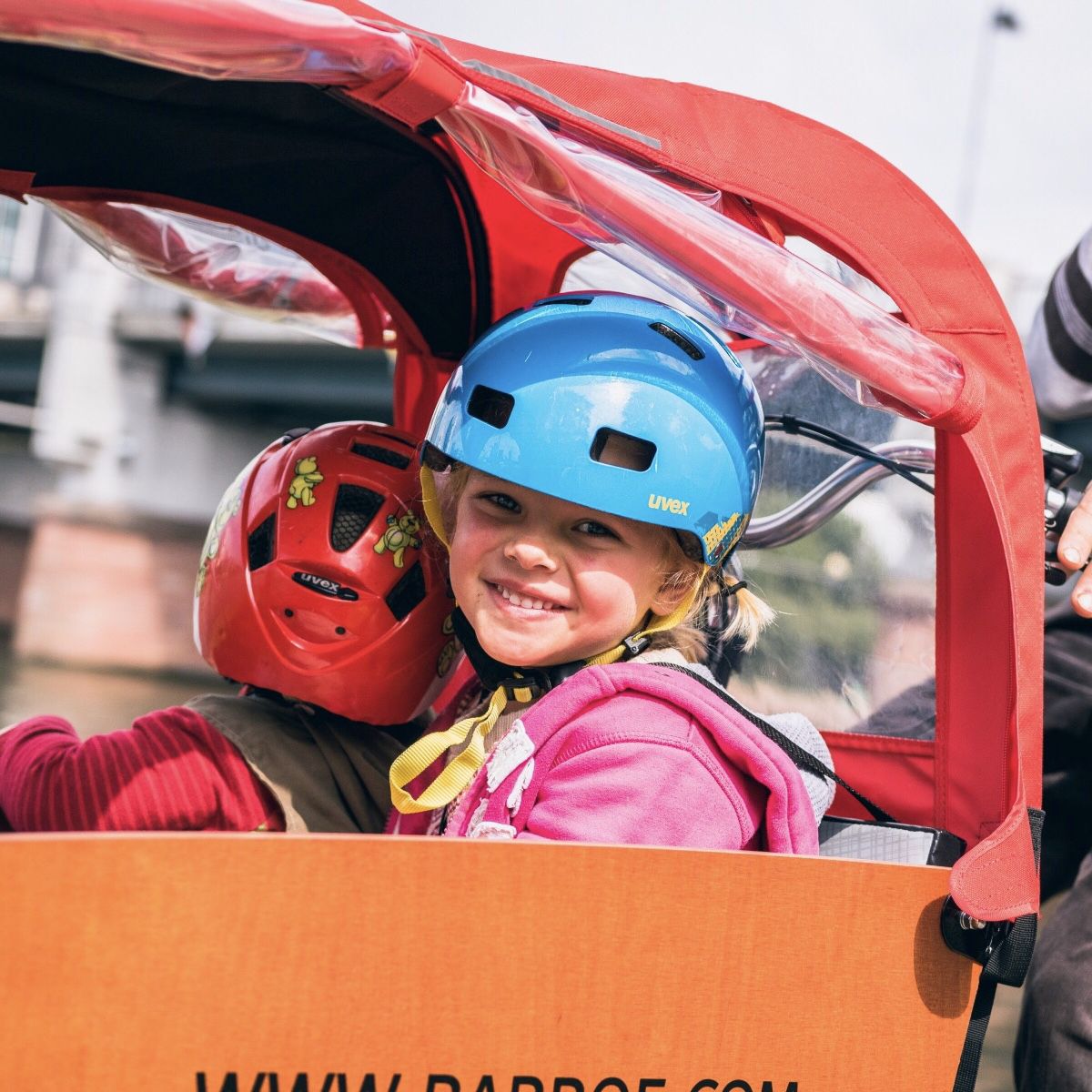 Lastenradlerffm's tweet photo. Nicht nur Hunde finden Lastenräder klasse. Auch Kids! :)
Jetzt noch 9 Stunden beteiligen an den drei kostenlosen Lastenrädern für Frankfurt: https://t.co/jPR1qFXpPv
🚲🔜💪

#lastenradlerffm #losfährts #CrowdfundingCountdown #startnext #eswirdspannend #GoFrankfurt https://t.co/Ly4X4rmhdn