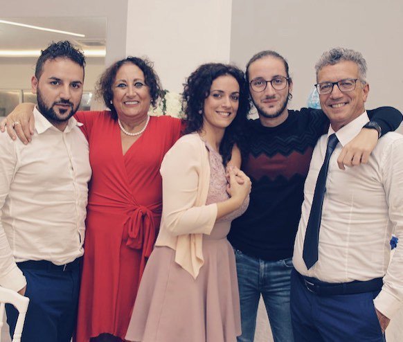 Jupeppe85's tweet photo. “La famiglia
 sarà sempre lì. 
Le cose materiali 
vanno e vengono.”
.
.
.
.
#family #cuore #tuttoquellocheconta #heart #mom #dad #brother #sister #love #instagood#kids #photooftheday #happy #familytime #like4likes #me #tbt #instalike#tagsforlike#amazing#… https://t.co/oWmXDIDIXU https://t.co/M4HoBMWqoq