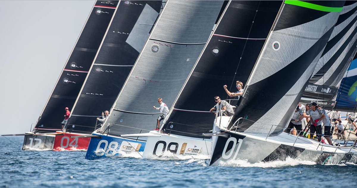 La Costa Smeralda está considerada un paraíso para la navegación. Su campo de regatas abarca desde Porto Cervo hasta el archipiélago de La Maddalena, un espectacular escenario salpicado de rocas, bahías e islotes que presenta todo tipo de desafíos para la navegación.