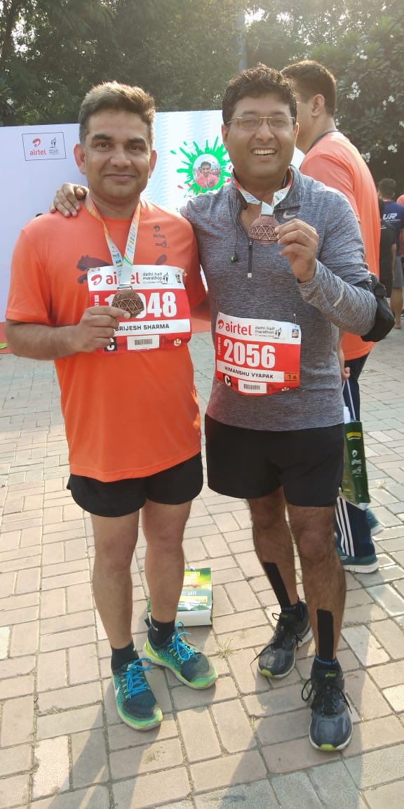 himanshuvyapak's tweet photo. #Wealth ke saath, #health bhi ...@Reliance_MF #marathoners at #AHDM 2018...great time👍 ...for all of u into #running ...investments and Marathon have so much in common!! https://t.co/e9tEbPcFP3