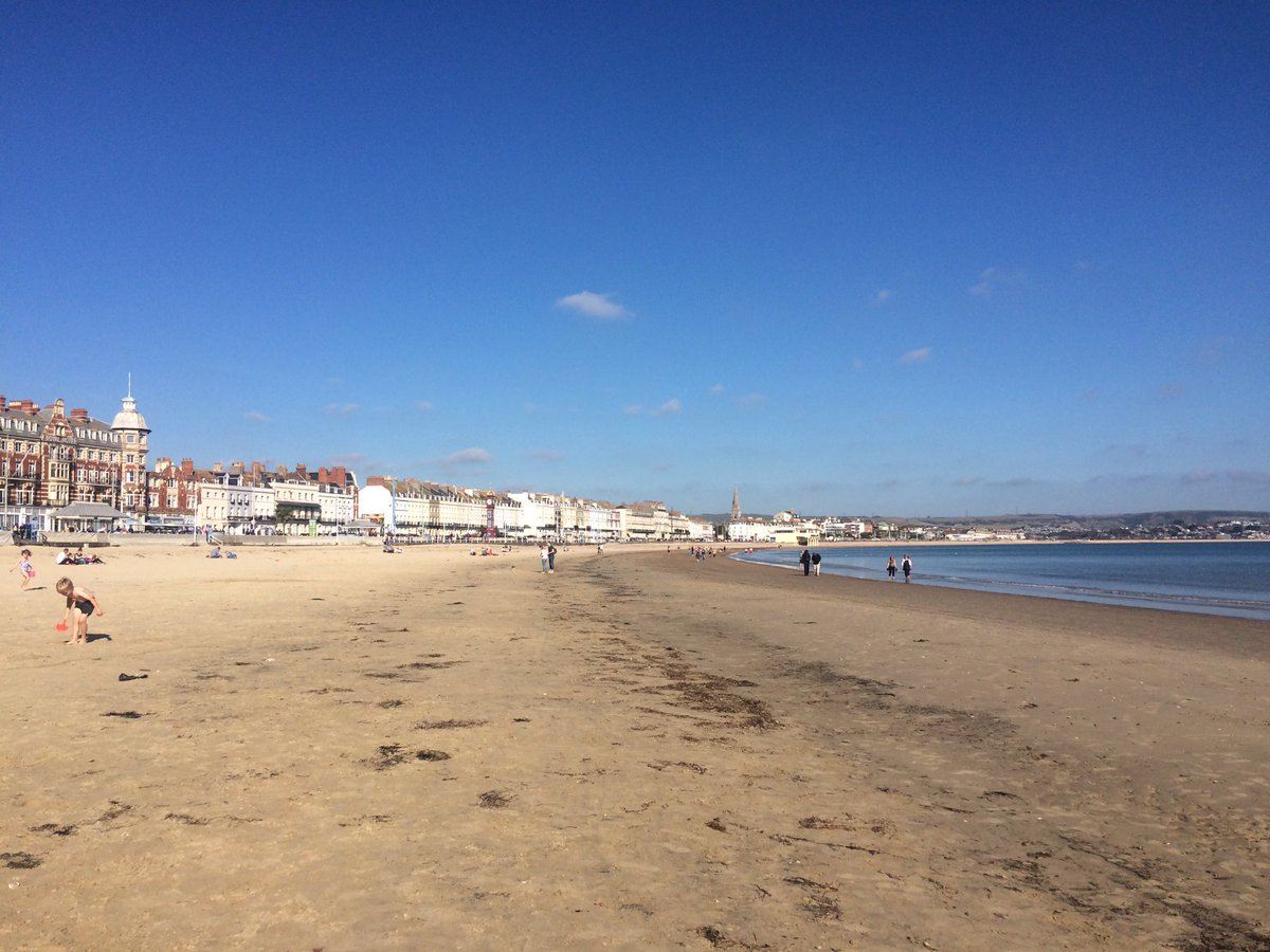 You don’t expect to have a shorts and T-shirts walk along the beach in October! barmy weather #sunshine #weymouth