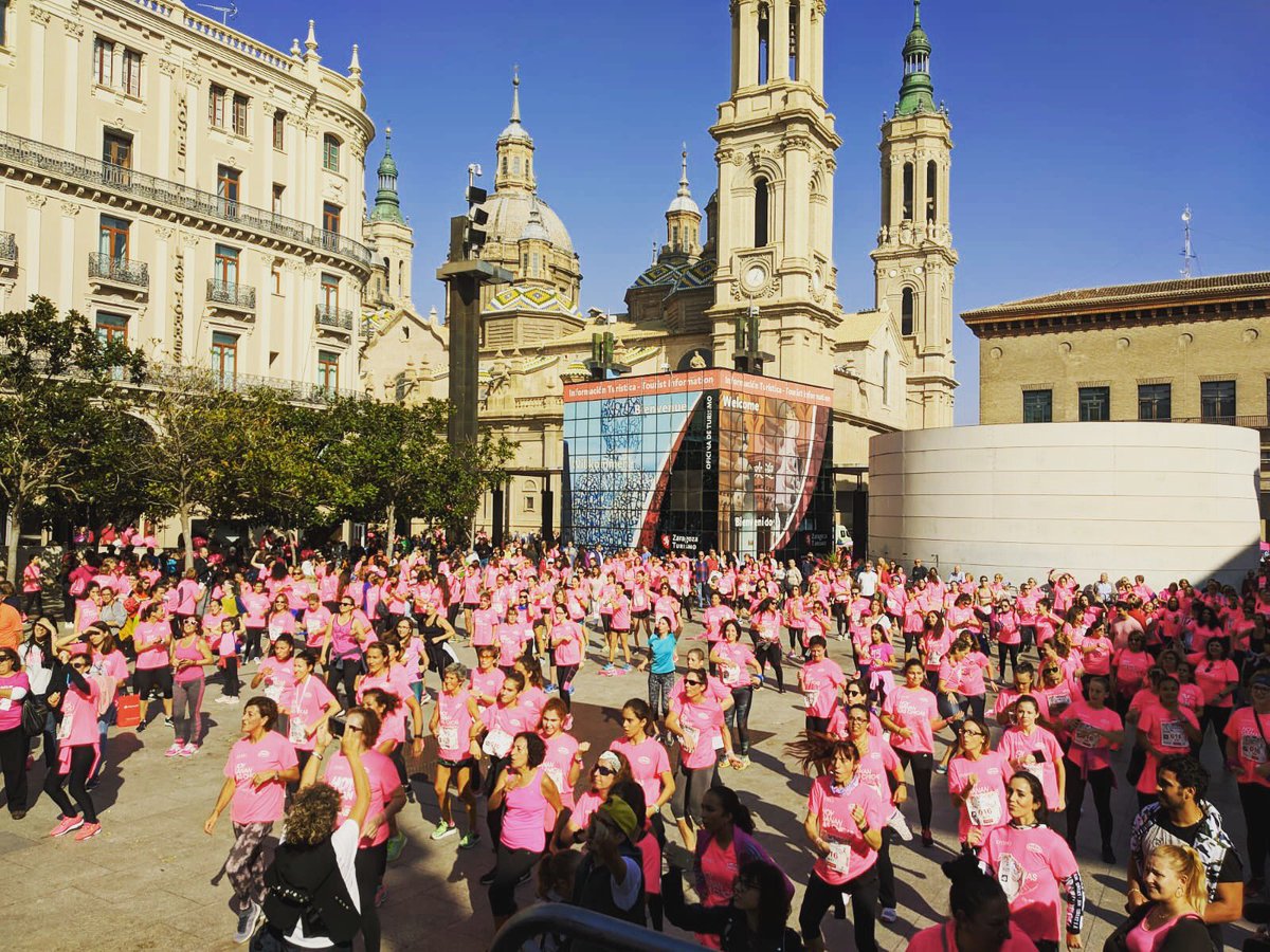 KikazaruTV's tweet photo. Otra @CarreraMujer que @KikazaruTV no se quiso perder. La marea rosa hoy en las calles de Zaragoza 😀 #yosoykikazaru https://t.co/sCREJrtHjj