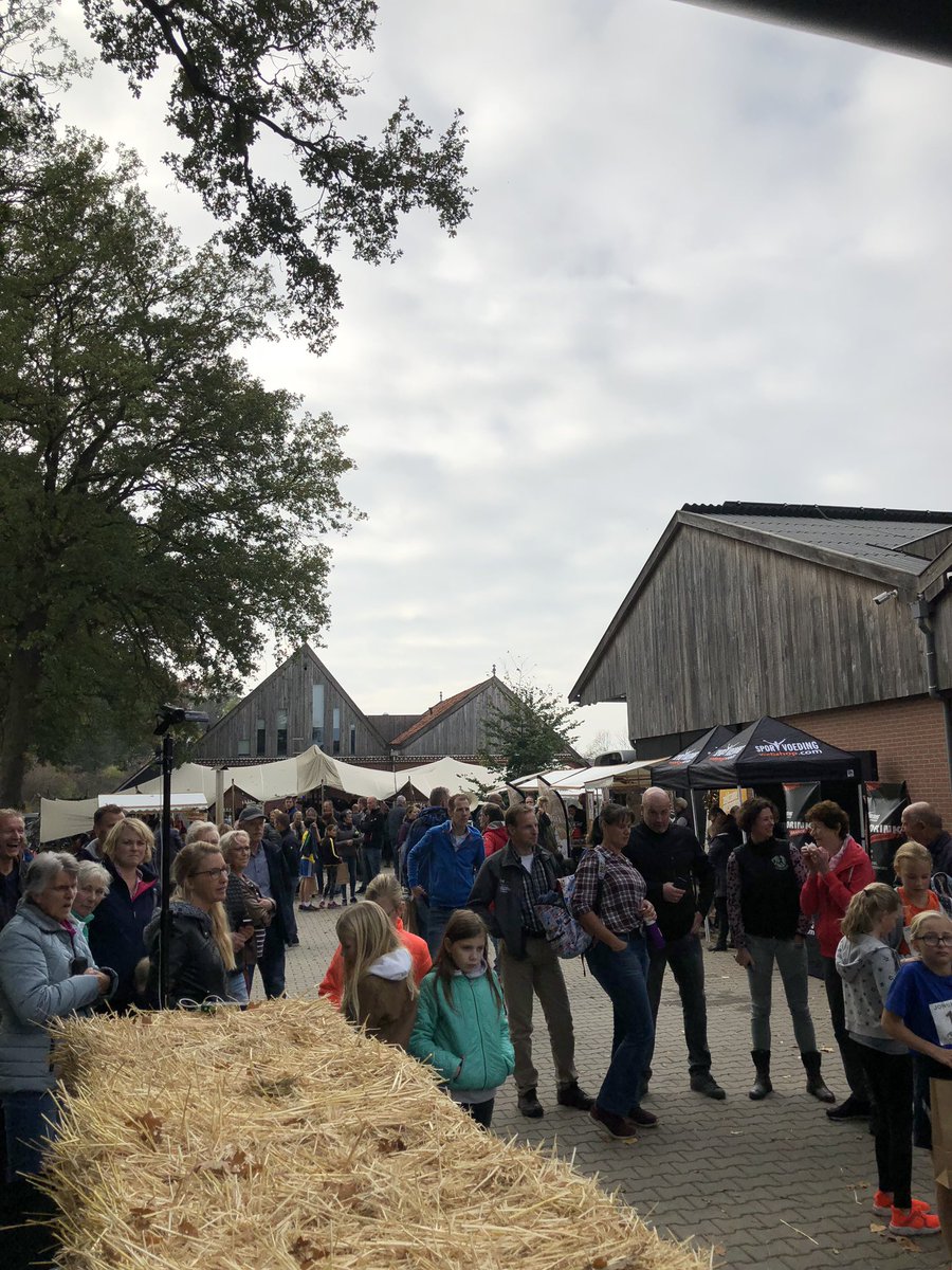 Ben_Blokhuis's tweet photo. Eerste #Jongkindloop in #LattropBrekklenkamp. Startsignaal gegeven bij #kidsloop en prijzen uitgereikt. Prachtig nieuw #evenement dat #prestatie, #bewegen en gezelligheid combineert. @ErfgoedBossem https://t.co/IJOkWJLj7w