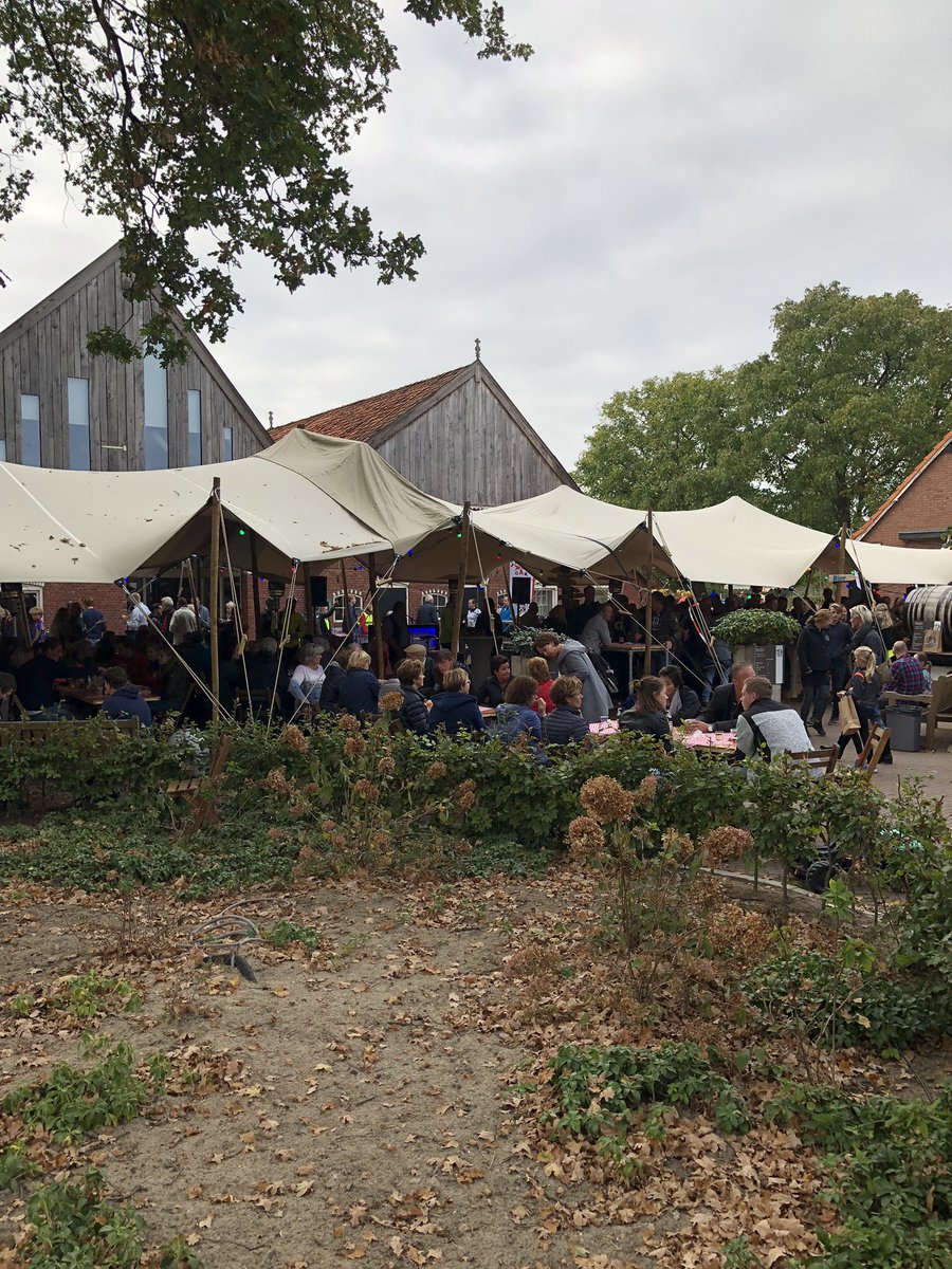 Ben_Blokhuis's tweet photo. Eerste #Jongkindloop in #LattropBrekklenkamp. Startsignaal gegeven bij #kidsloop en prijzen uitgereikt. Prachtig nieuw #evenement dat #prestatie, #bewegen en gezelligheid combineert. @ErfgoedBossem https://t.co/IJOkWJLj7w