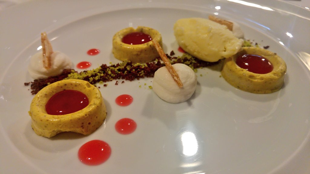 .<a href="/FoodNetwork/">Food Network</a> -

Un pranzo #inlentomovimento verso  #firenze: <a href="/risoacquerello/">Riso Acquerello</a>, uno #spaghettone #BenedettoCavalieri con #anguilla e #finferli e #fiori al #karkade e #olive #chef #DanielCalosci ristorante <a href="/PARTICOLAREdS/">PARTICOLARE di Siena</a> #Siena

<a href="/Barbaga3Gaetano/">Gaetano Barbagallo</a>
<a href="/anboemo/">Antonio Boemo</a> <a href="/FlipRuth/">Filippo Rutto🐾🐶🐝</a>
<a href="/IlMattinoFoggia/">Il Mattino quotidiano</a>
